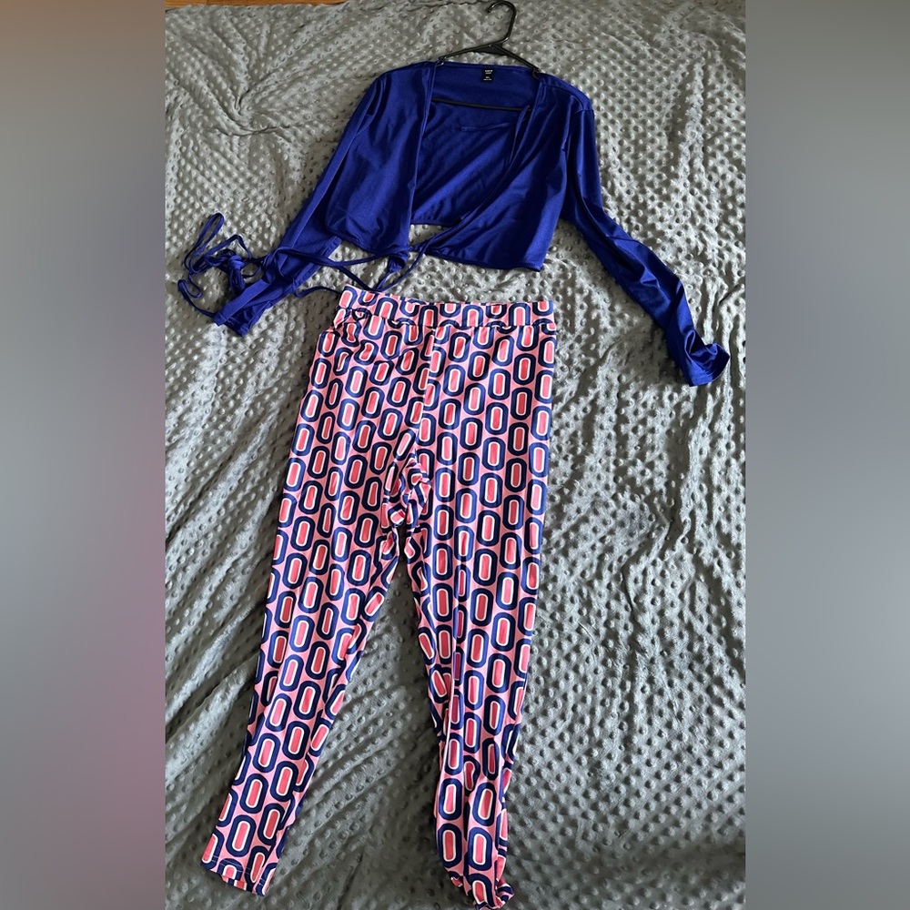 Wrap top and pretty retro leggings set!